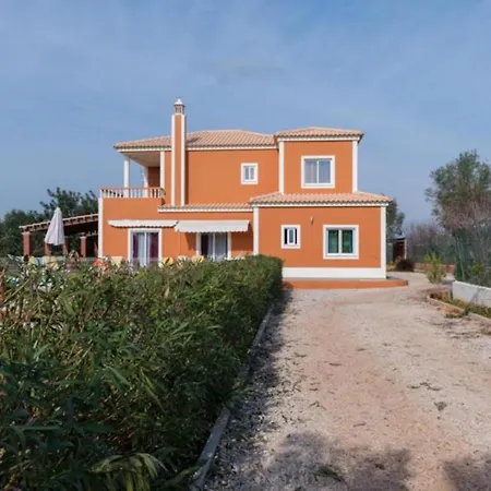 Вилла Huge Near Albufeira And Silves *